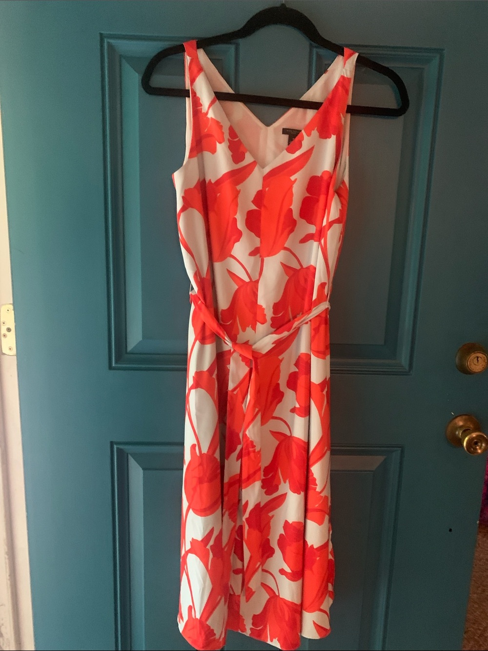Ann Taylor Floral V-Neck
Sleeveless Midi Dress Tulip Print
Size 4P